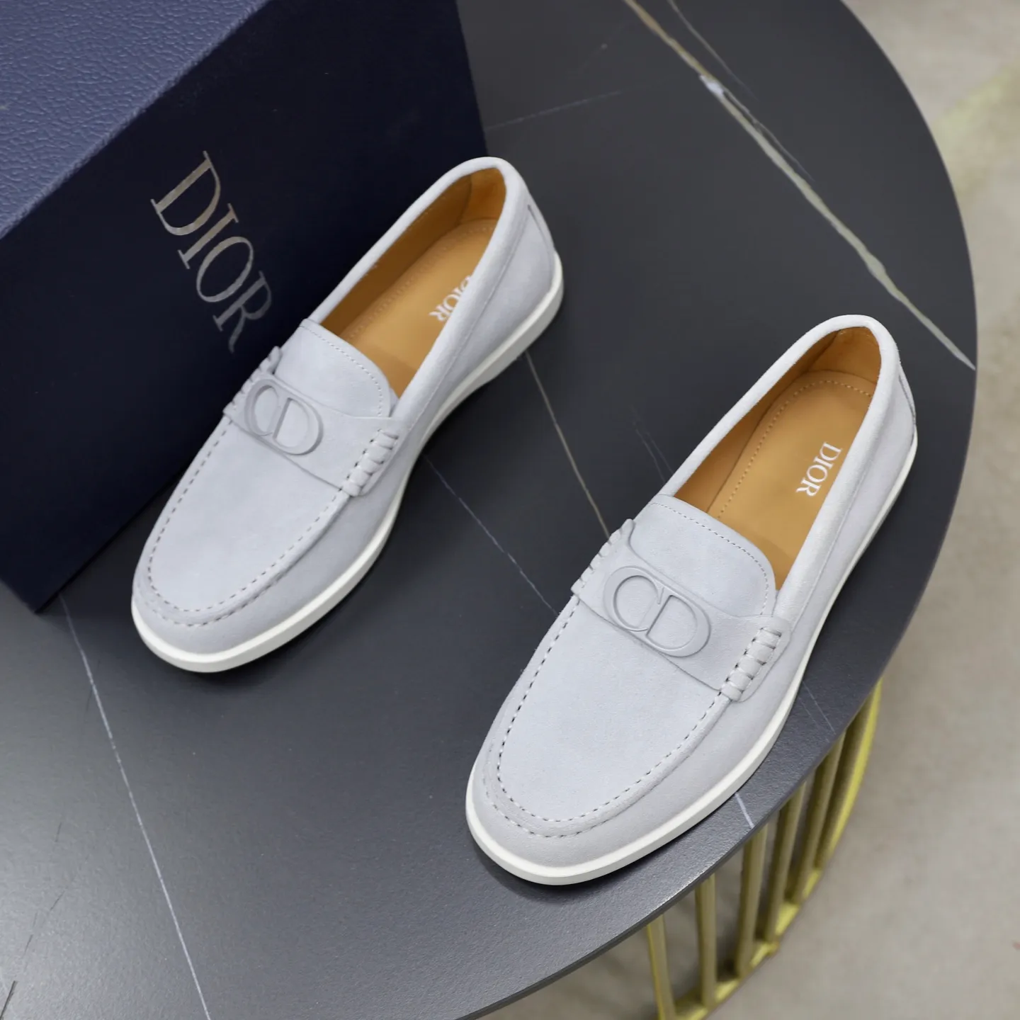 Ex-factory price: 560🙅‍♂️🙅‍♂️🙅‍♂️ Brand: Dior DIOR Standard code: Men's code 38/44 (45 can be customized) Grade: Same as the official website Material: Original cowhide stitching, cowhide lining, original TPU wear-resistant soft outsole Style categories: Leisure and sports version, footwear for driving, young fashion, European and American trends, British style Color: actual picture color